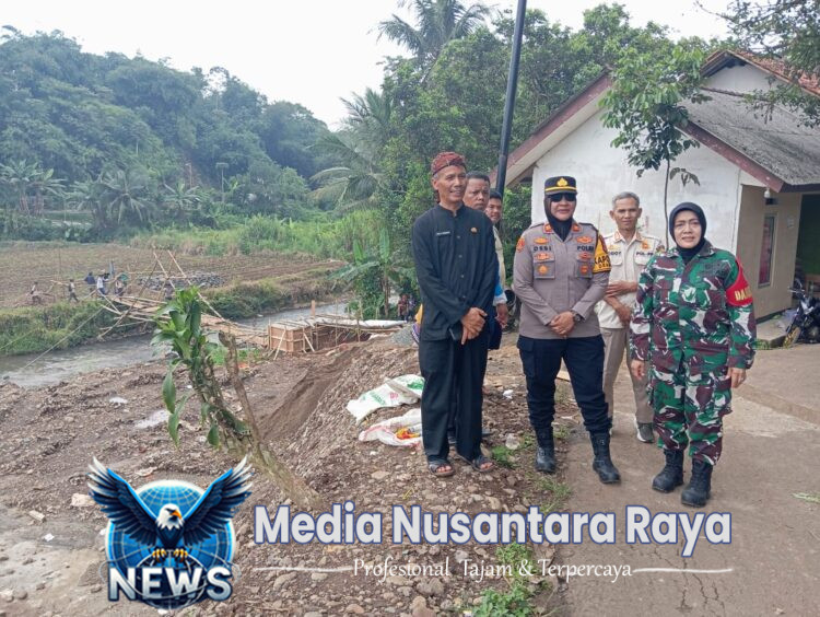 Kapolsek Dramaga Bersama Forkopimcam Tinjau Langsung Pembangunan Jembatan Rawayan di Desa Petir