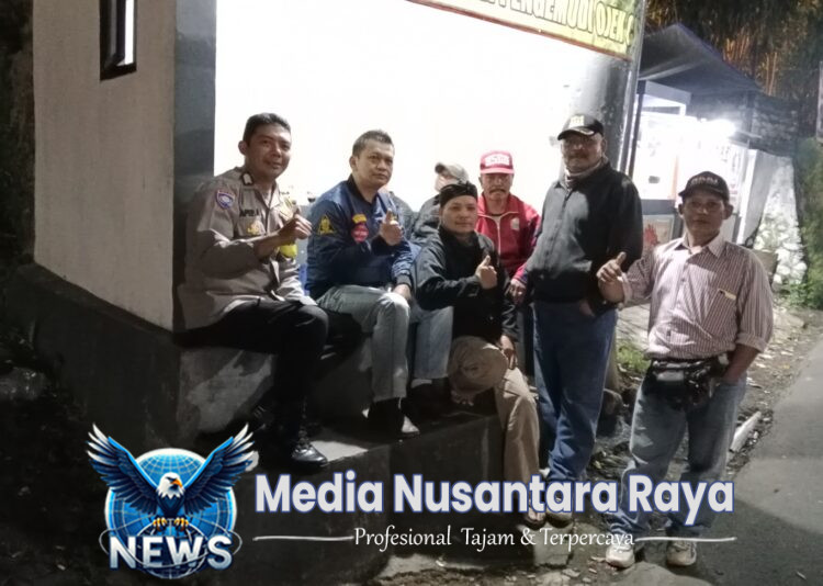 Bhabinkamtibmas Polsek CSR Polres Bogor kontrol Siskamling dan sampaikan pesan Kamtibmas