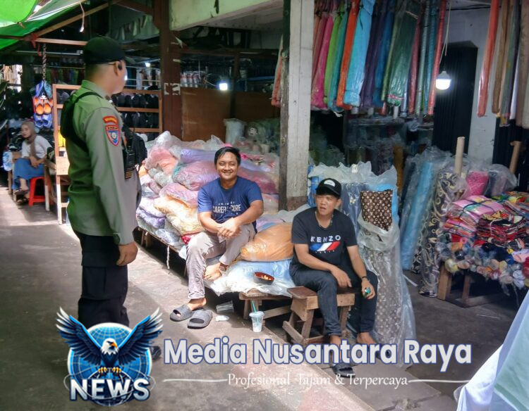Patroli di Pasar Tengah, Personil BKPM Tanjung Pura Himbau Warga Cegah Premanisme