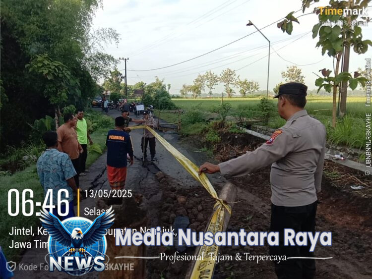 Akses Jalan Ambles, Polisi Pasang Rambu Peringatan di Perbatasan Kedungpadang-Jintel