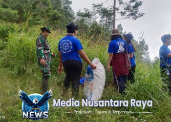 Babinsa Selo Dan Mahasiswa Salatiga Lakukan Penghijauan Daerah Kritis