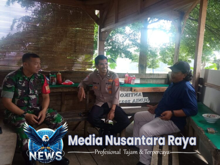 Sinergitas TNI Polri Wilayah Hukum Polsek Dramaga Giat Cooling Sistem Sambang Warga Beri Himbauan Ajak Jaga Kondusifitas Cegah Gangguan Kamtibmas