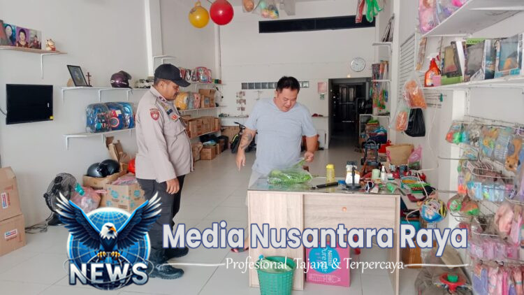 Patroli Polsek Ngabang Menyasar Ke Pertokoan Himbau Kepada Warga Untuk Melapor Apabila Ada Aksi Premanisme