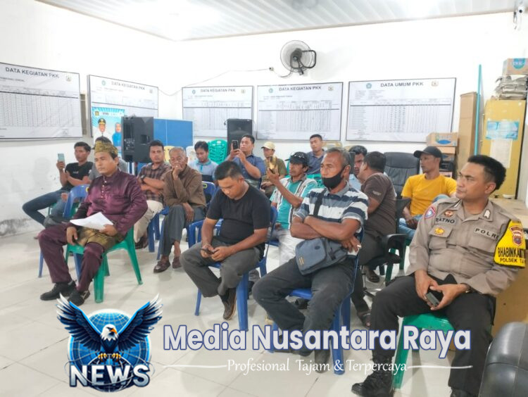 Masyarakat Geruduk kantor Desa Pematang Cengal,Minta Keterbukaan soal Dana Desa. 