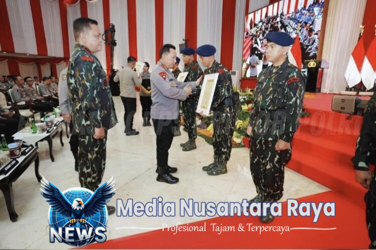 Pimpin Pembukaan Rakernis Baharkam dan Korbrimob Polri, Kapolri: Berikan Penghargaan Personel Berprestasi Serta Tegaskan Peningkatan Kualitas dan Kompetensi yang Dimiliki