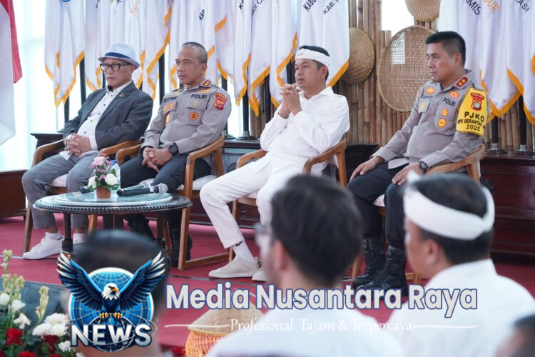 Rapat Bersama Gubernur dan Polda Metro Jaya di Gedung Pakuan, Kapolda Jabar Minta Jajaran Polres dan Bupati Walikota Bersama Sama Wujudkan Jabar Makmur