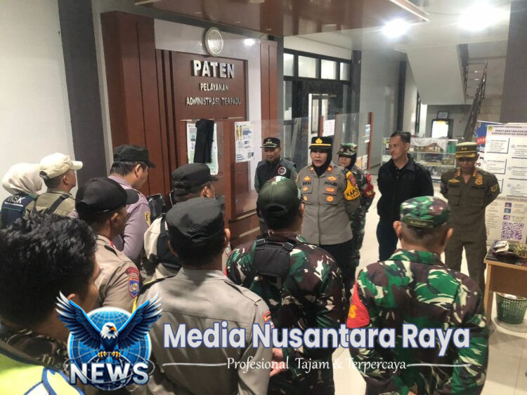 Kapolsek Dramaga Bersinergi Forkompicam Gerebek Miras Ilegal Jenis Arak Bali Dan Ciu Loksi Tempat Tinggal Kosong Yang Dijadikan Penyimpanan