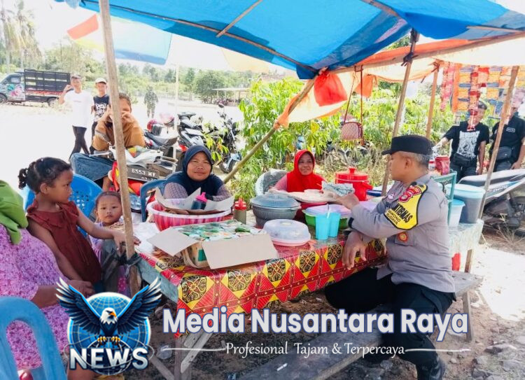 Patroli Pasar, Bhabinkamtibmas Polsek Seputih Banyak Sampaikan Pesan Kamtibmas Dengan Humanis