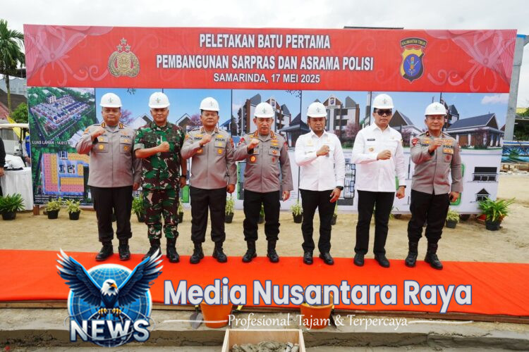 Hadiri Ground Breaking Asrama Polresta Samarinda, Kapolri Bagikan Sumur Bor-Sembako ke Warga