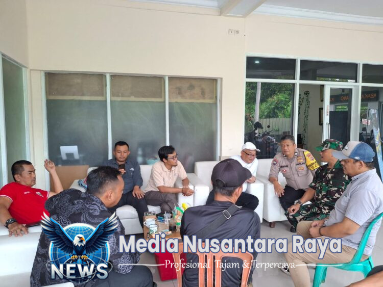 Bhabinkamtibmas Polsek Babakan Madang Sinergi dengan TNI Jalin Kedekatan Bersama Warga Desa Binaan