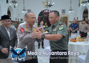 Syukuran HUT Ke-79 Kodam III/Siliwangi, Kapolda Jabar Serahkan Tumpeng dan Tali Asih