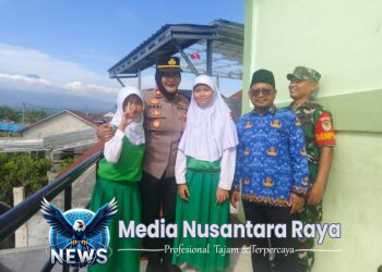 Kapolsek Dramaga Didampingi Bhabinkamtibmas Dan Babinsa Desa Dramaga Giat Kunjungan Ke Instansi Sekolah MI Albayyinah Kecamatan Dramaga, Ajak Jaga Kondusifitas Cegah Gangguan Kamtibmas