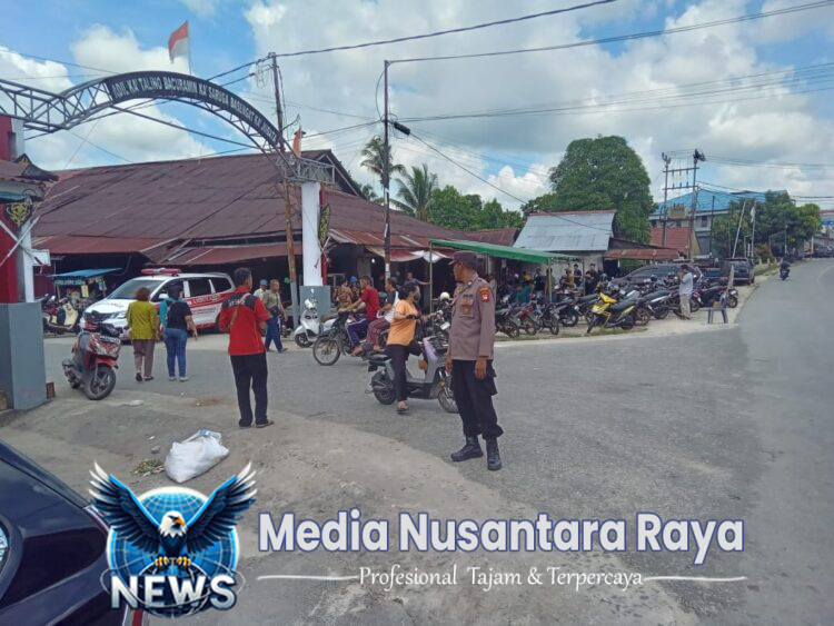Peduli Warga, Kapolsek Mandor Sambang Duka dan Ikuti Prosesi Pemakaman
