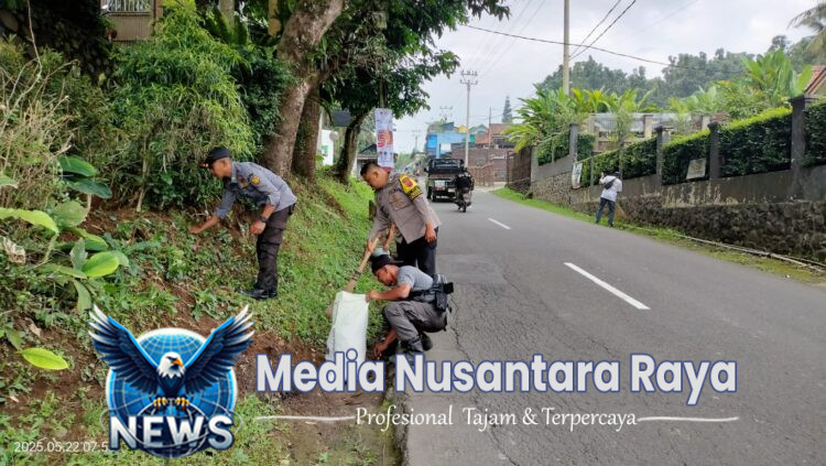 Sinergi Bhabinkamtibmas dan Babinsa Desa Sukamahi Gelar Kerja Bhakti Kamsih, Tingkatkan Kebersihan Lingkungan