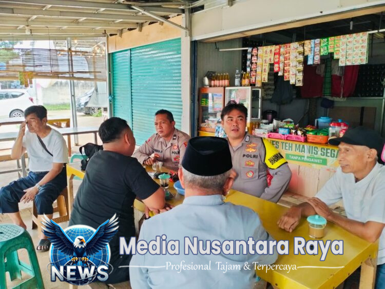 Bhabinkamtibmas Polsek Parung bersinergi dengan TNI menjalin kedekatan Dengan masyarakat Desa binaan