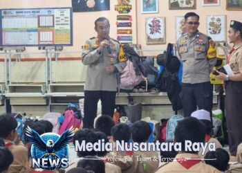 Kapolsek CWI Polres Bogor hadir mengisi materi dalam giat Perjumsa di SDN Ciawi 1 diwilayahnya.
