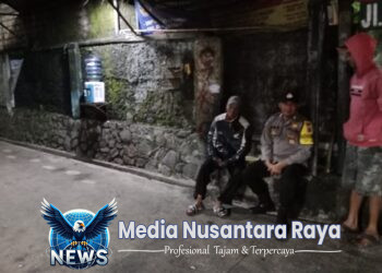 Bhabinkamtibmas Polsek Cisarua Kontrol Siskamling dan Berikan Pesan Kamtibmas kepada Warga