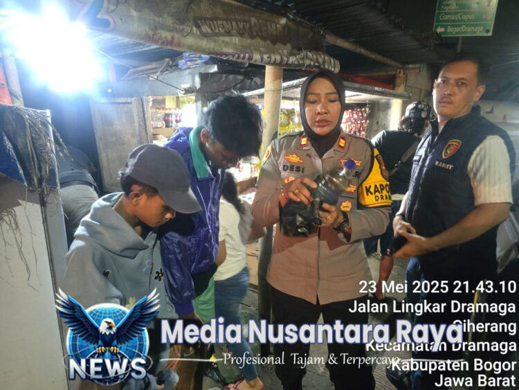 Kapolsek Dramaga Berhasil Amankan 1 Botol Ciu Ukuran 1 Liter Yang Baru Saja Dibeli Diwarung Pinggir Jalan Desa Ciherang Kec. Dramaga Pada Saat Lakukan Operasi Miras,Premanisme Serta Penyakit Masyarakat Lainnya