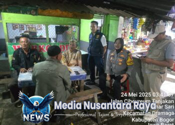 Polsek Dramaga Laksanakan Patroli KRYD Antisipasi Gangguan Kamtibmas Ajak Jaga Kondusifitas, Kapolsek Dramaga Tampak Akrab Berbincang Beri Himbauan