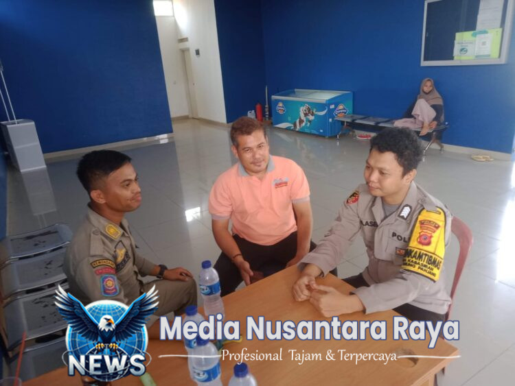 Jalin Kedekatan Dengan Masyarakat, Bhabinkamtibmas Polsek Parungpanjang Kunjungi Warga dan Sampaikan Pesan Kamtibmas