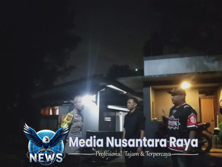 Bhabinkamtibmas Polsek Cisarua Cek Pos Kamling, Sampaikan Pesan Kamtibmas kepada Warga