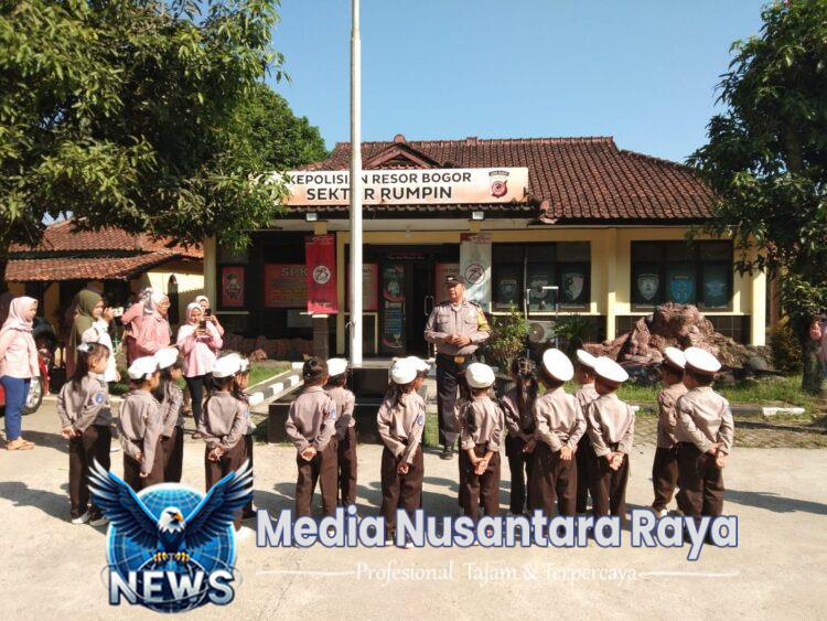 Bhabinkamtibmas Desa Mekarsari Sambangi PAUD Cerdas Ria, Tanamkan Nilai Kamtibmas Sejak Dini