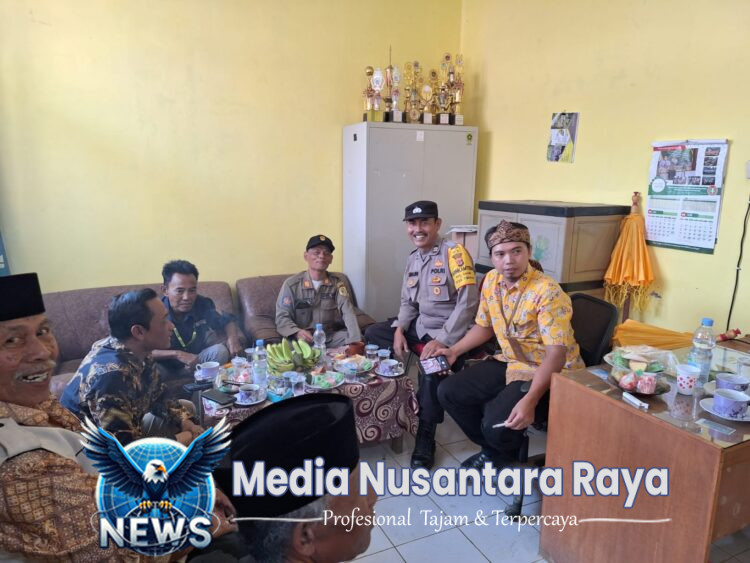 Bhabinkamtibmas Polsek Ciawi Polres Bogor Jalin Anjangsana Kamtibmas dengan Tokoh dan Warga Desa Cibedug
