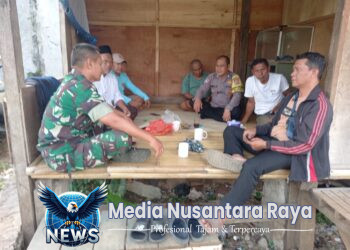 Bhabinkamtibmas dan Babinsa Bersinergi Laksanakan Program Jumat Curhat Door To Door, Dengarkan Aduan Keluh Kesah Warga Masyarakat Terkait Harkamtibmas