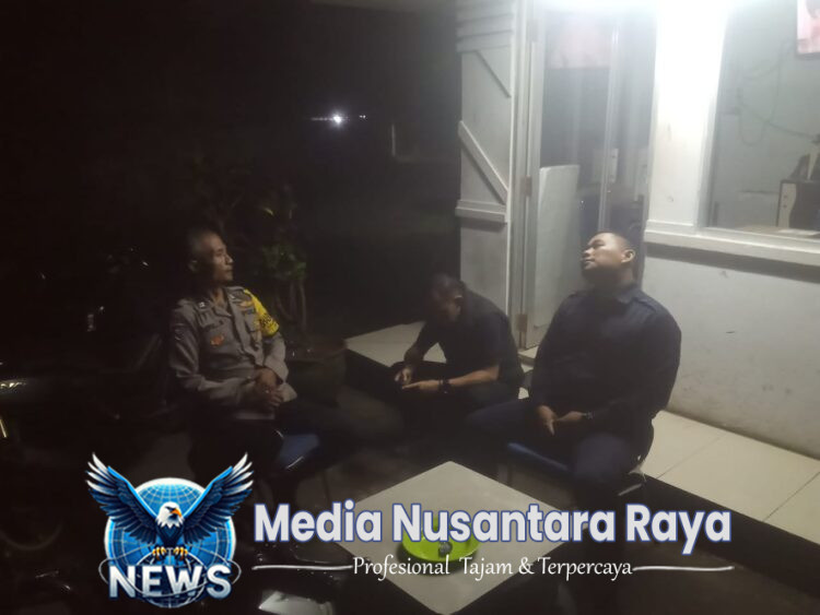 Bhabinkamtibmas Polsek Cisarua Polres Bogor Sambangi Pos Keamanan Lingkungan dan Sampaikan Pesan Kamtibmas