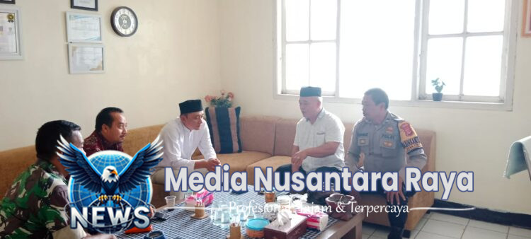 Sinergitas TNI-Polri, Bhabinkamtibmas dan Babinsa Sambang Warga Binaan di Desa Ciburayut Kecamatan Cigombong