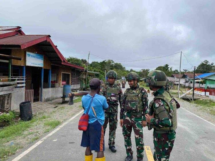 Dengarkan Aspirasi dan Masukan dari Warga, Satgas Yonif 521/DY Laksanakan Binter di Kampung Muaranawa