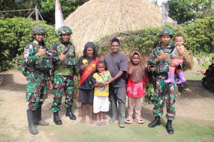 Secara Rutin dan Efektif Satgas Yonif 521/DY Komsos Kepada Tokoh Masyarakat di Distrik Walesi