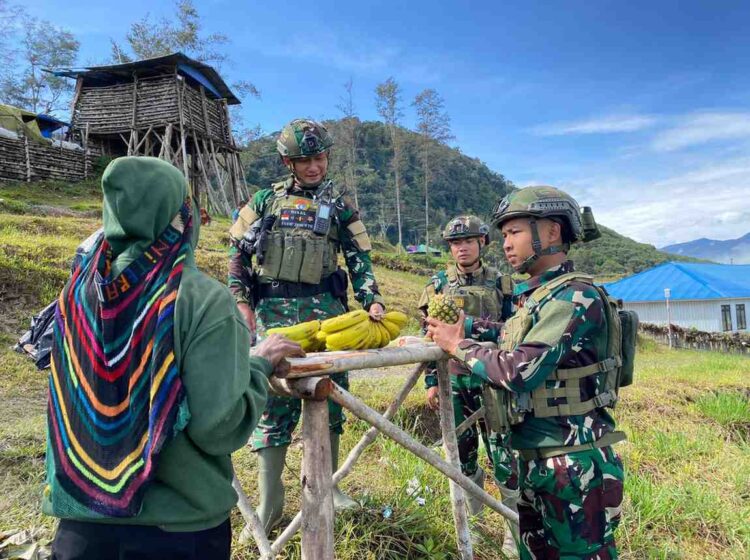 Borong Harapan di Tanah Wombru: Ketika TNI Membeli, Bukan Sekadar Membantu