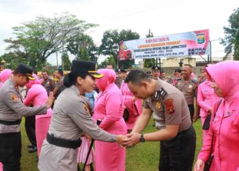Kapolres Lampung Timur Pimpin Upacara Kenaikan Pangkat 72 Personel