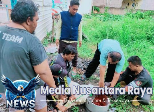 Walaupun Hujan Deras Unit Reaksi Cepat(URC CIKARANG) Giat Motong dan Bagikan Daging Qurban Kepada Warga Sekitar Bescam