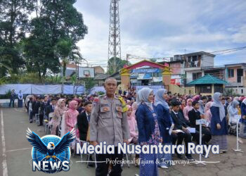 Bhabinkamtibmas Polsek Ciawi Sambang Warga di SMPN 2 Ciawi, Sampaikan Pesan Kamtibmas dalam Acara Kelulusan dan Perpisahan