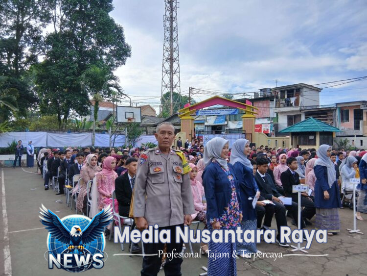 Bhabinkamtibmas Polsek Ciawi Sambang Warga di SMPN 2 Ciawi, Sampaikan Pesan Kamtibmas dalam Acara Kelulusan dan Perpisahan