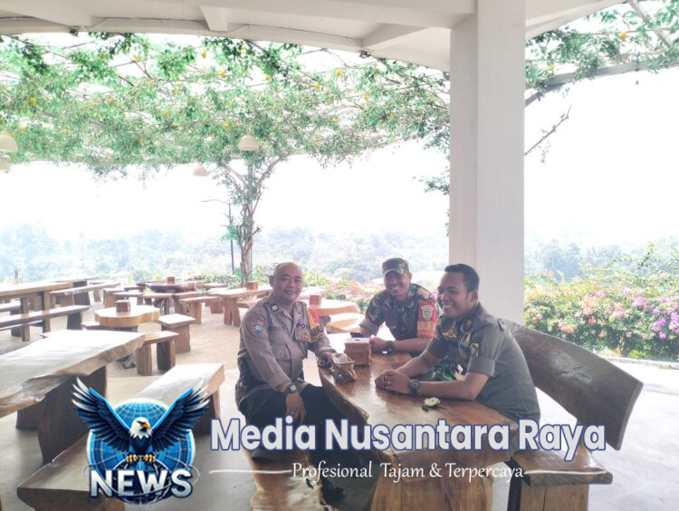 Wujudkan Sinergitas, Polsek Cijeruk dan Koramil Cijeruk Lakukan Sambang Warga di Desa Warung Menteng