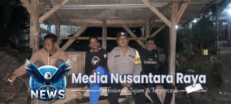 Bhabinkamtibmas Polsek Cisarua Kontrol Pos Kamling dan Sampaikan Pesan Kamtibmas