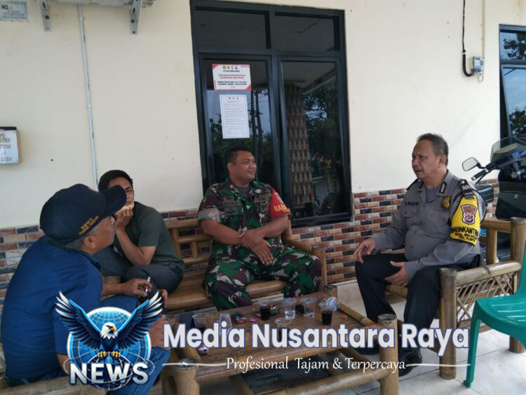 SINERGITAS TNI-POLRI: BHABINKAMTIBMAS POLSEK RUMPIN BERSAMA BABINSA SAMBANGI WARGA DESA MEKARSARI UNTUK EDUKASI KAMTIBMAS DAN TPPO