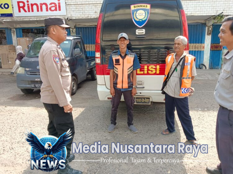 Personel Sat Binmas Polres Lampung Utara Sambangi Tukang Parkir, Berikan Himbauan Kamtibmas