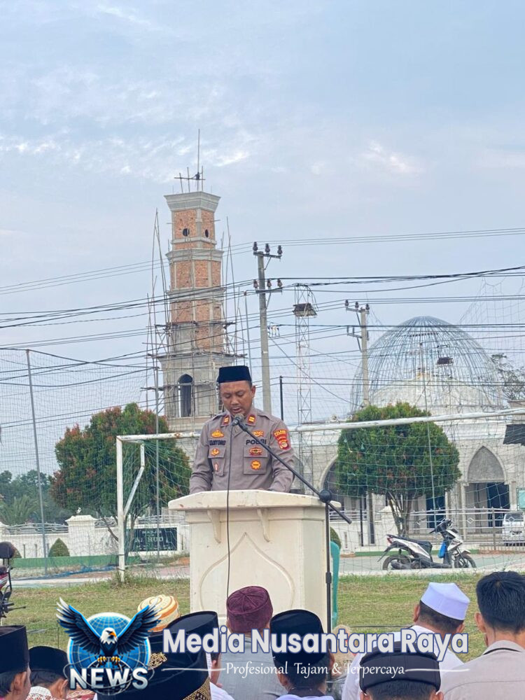 Kapolsek Lambu Kibang Menjadi Khatib Sholat Idul Adha 1446 H / 2025 di Lapangan Merdeka