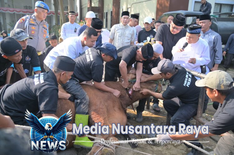 Kapolda Jabar Bertindak Sebagai Al Udhiyyah dalam Penyembelihan Hewan Kurban di Hari Raya Idul Adha 1446 H