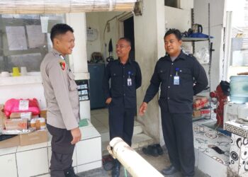 Bhabinkamtibmas Desa Kabasiran Polsek Parungpanjang Berikan Pembinaan Linmas, Tekankan Peran Aktif Masyarakat dalam Jaga Kamtibmas