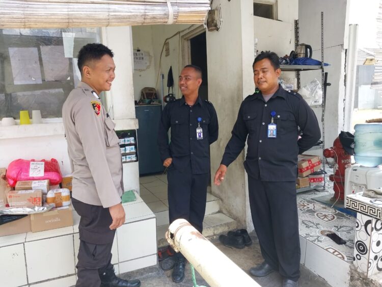 Bhabinkamtibmas Desa Kabasiran Polsek Parungpanjang Berikan Pembinaan Linmas, Tekankan Peran Aktif Masyarakat dalam Jaga Kamtibmas