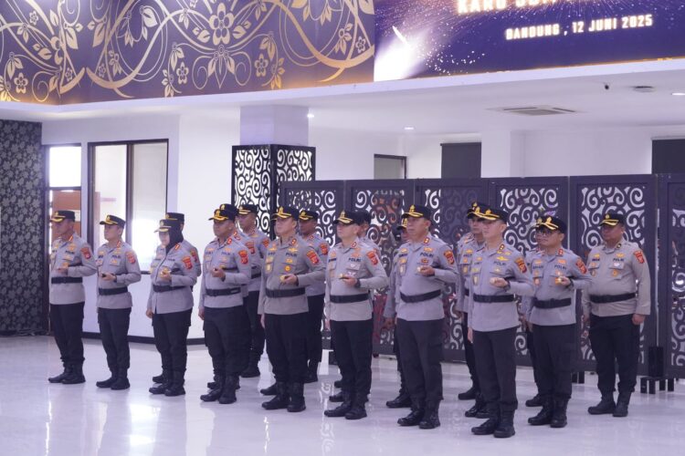 Kapolres Bogor Hadiri Upacara Sertijab dan Kenal Pamit Karo SDM Polda Jabar