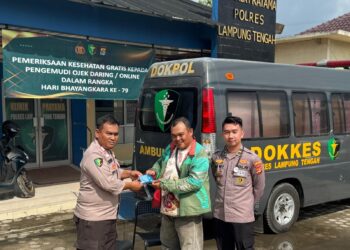 Si Dokkes Polres Lampung Tengah Gelar Bakti Sosial untuk Pengemudi Ojek Online