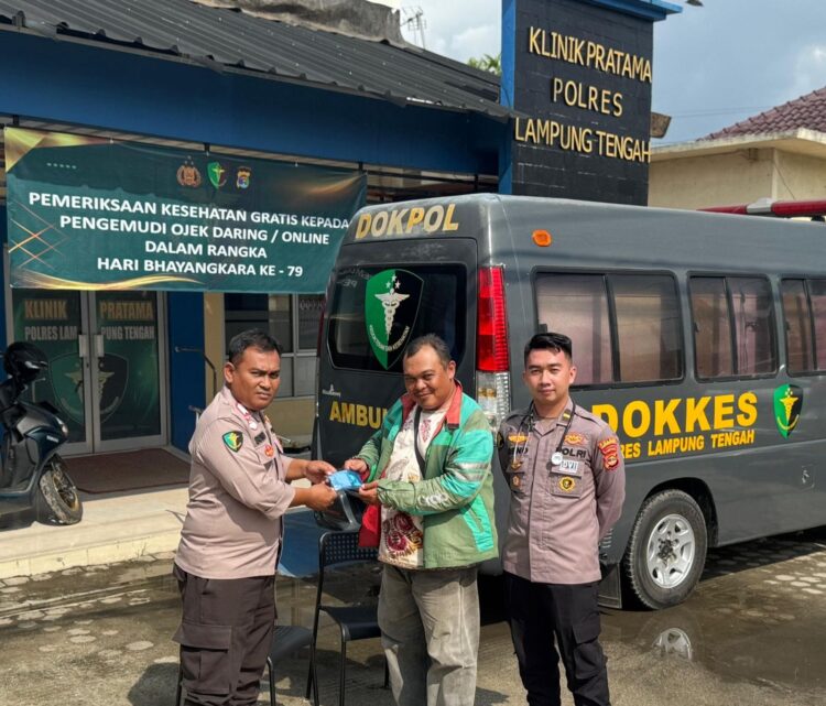Si Dokkes Polres Lampung Tengah Gelar Bakti Sosial untuk Pengemudi Ojek Online