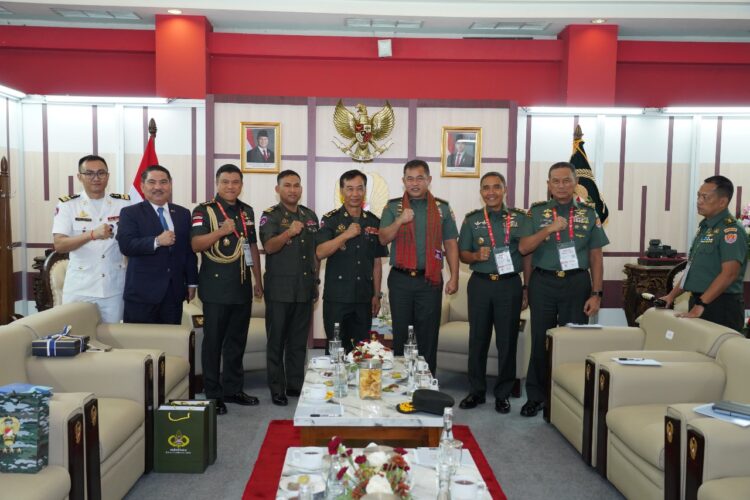 Perkuat Diplomasi Pertahanan, Kasad Gelar Pertemuan Strategis dengan Delegasi Negara Sahabat di Indo Defence 2025