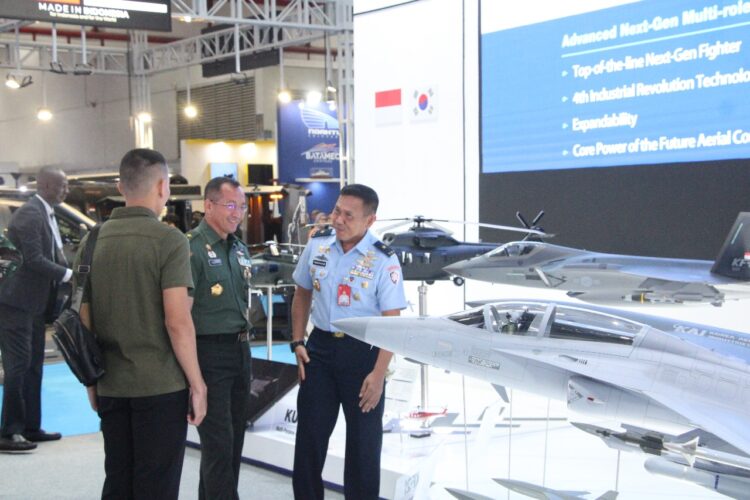Kaskoopsud I Hadiri Hari Kedua Indo Defence Expo di Kemayoran